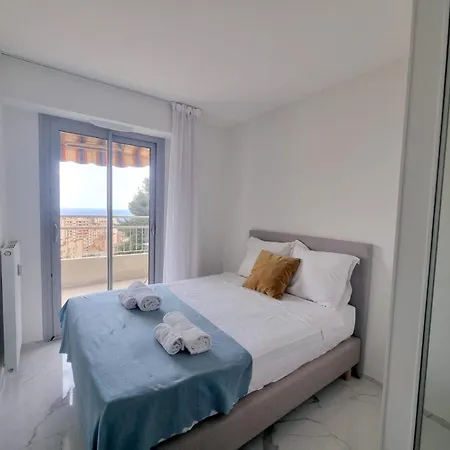 Monaco Guynemer Terrasse Et Parking Босолей